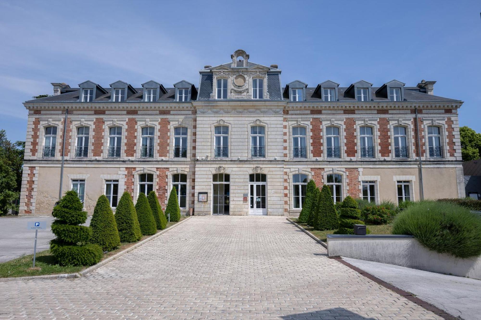 Et Du Château Hotel 3*